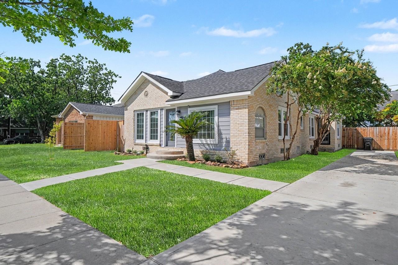 2805 Rosewood St - Photo 2 of 20