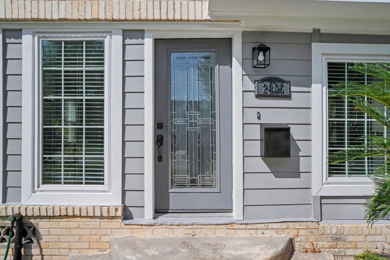 2805 Rosewood St - Photo 3 of 20