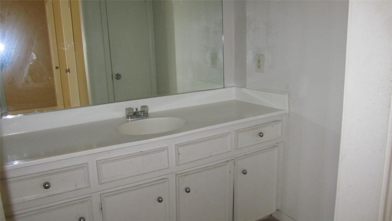 12461 Wellington Park Dr - Photo 5 of 15