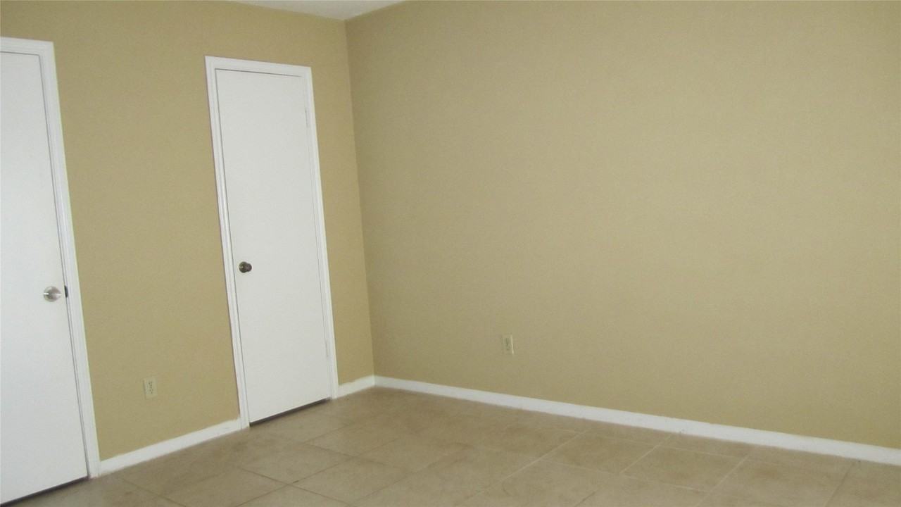 12461 Wellington Park Dr - Photo 7 of 15
