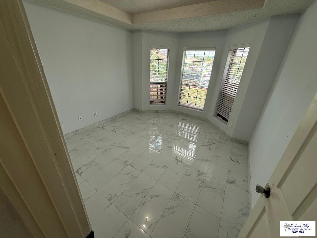2811 Pompeii St - Photo 2 of 17