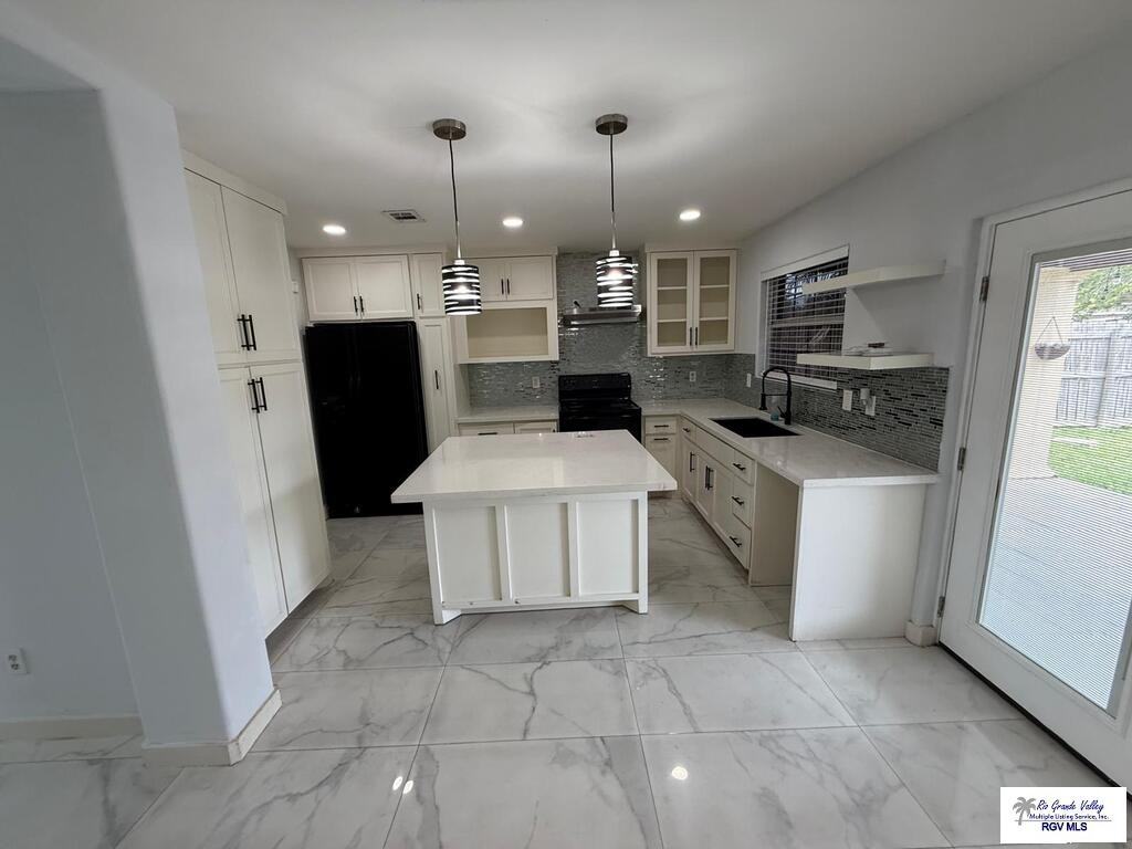 2811 Pompeii St - Photo 4 of 17