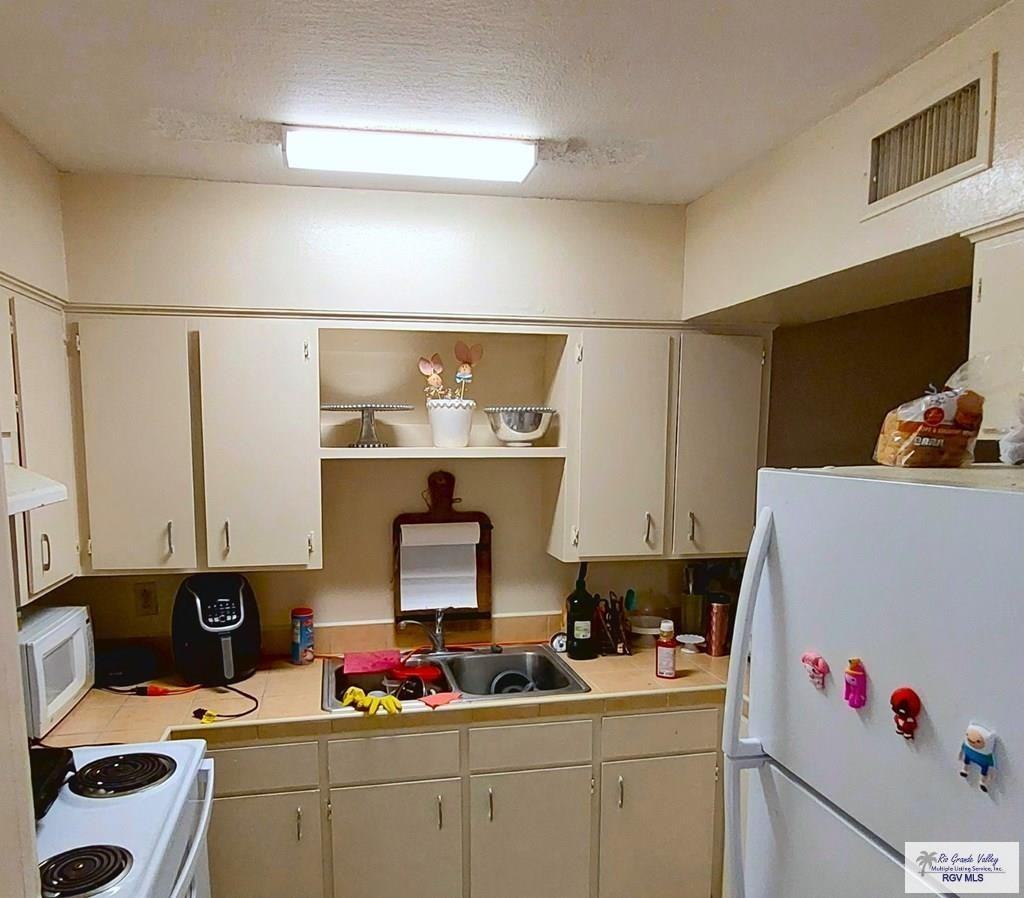 1944 W University Blvd Apt 1 - Photo 3 of 5