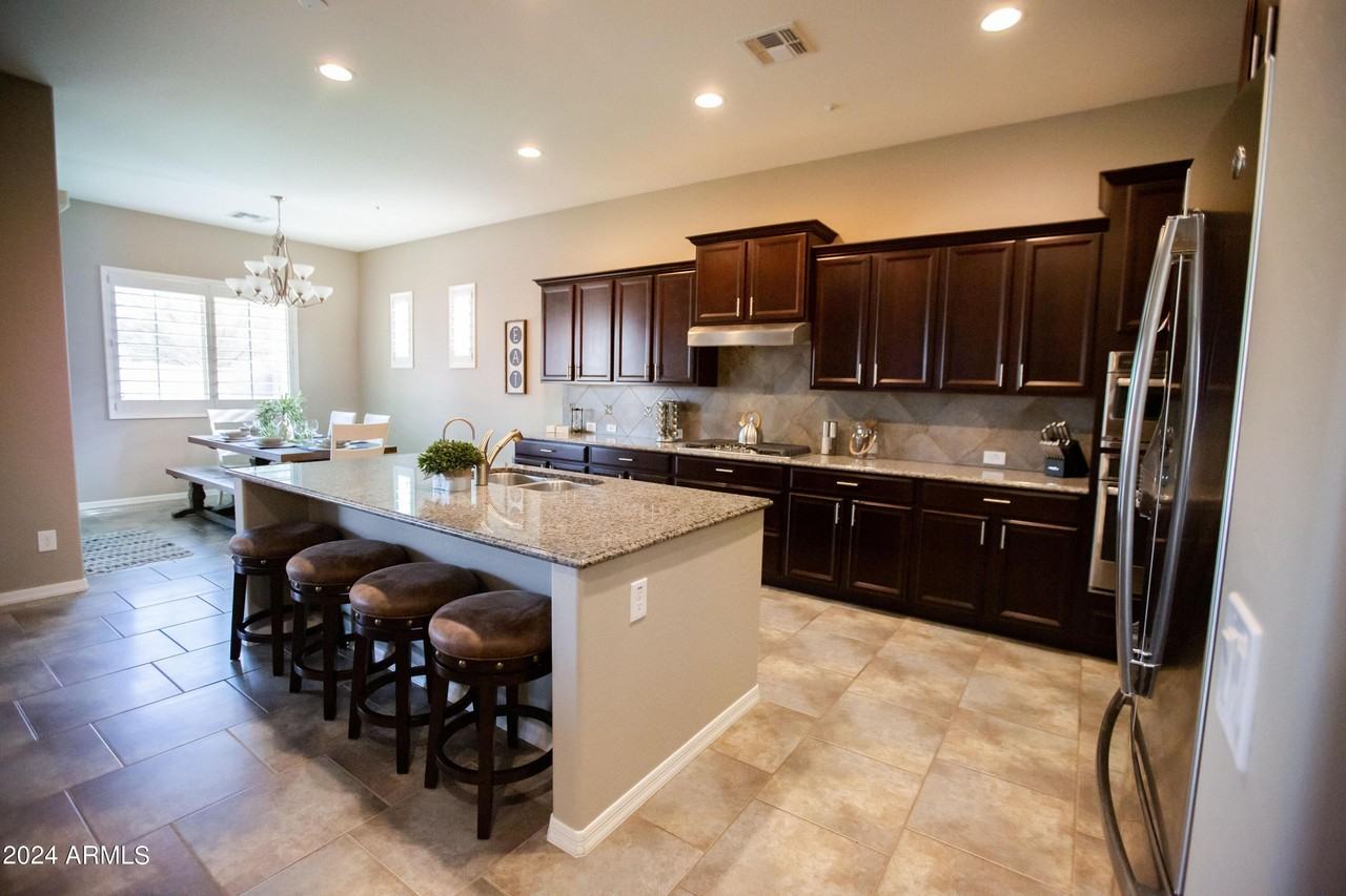 6331 S Fresno St - Photo 2 of 30