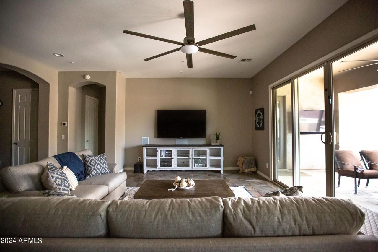 6331 S Fresno St - Photo 7 of 30