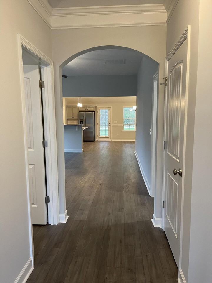 811 Goodale Dr - Photo 2 of 22