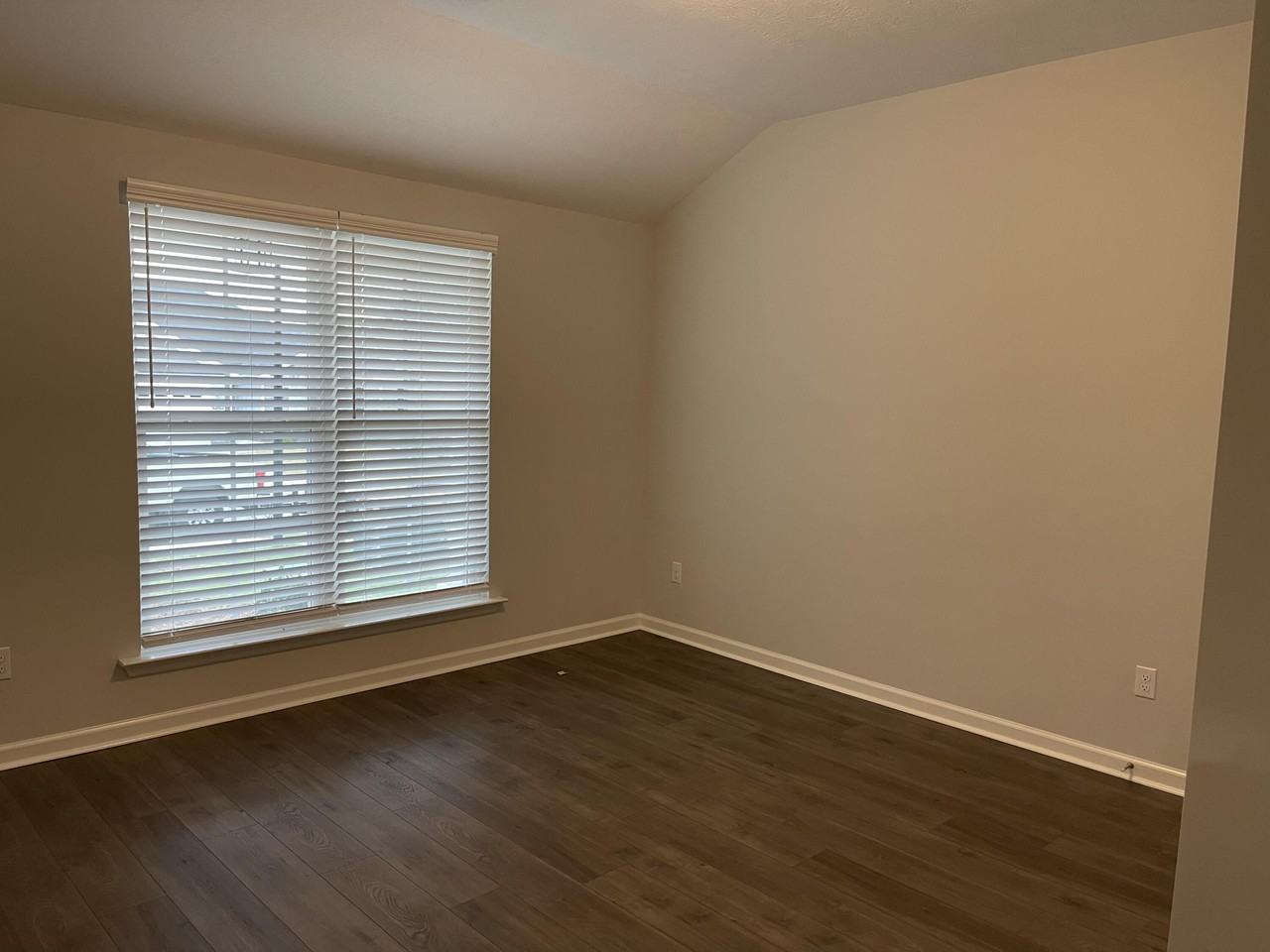 811 Goodale Dr - Photo 4 of 22