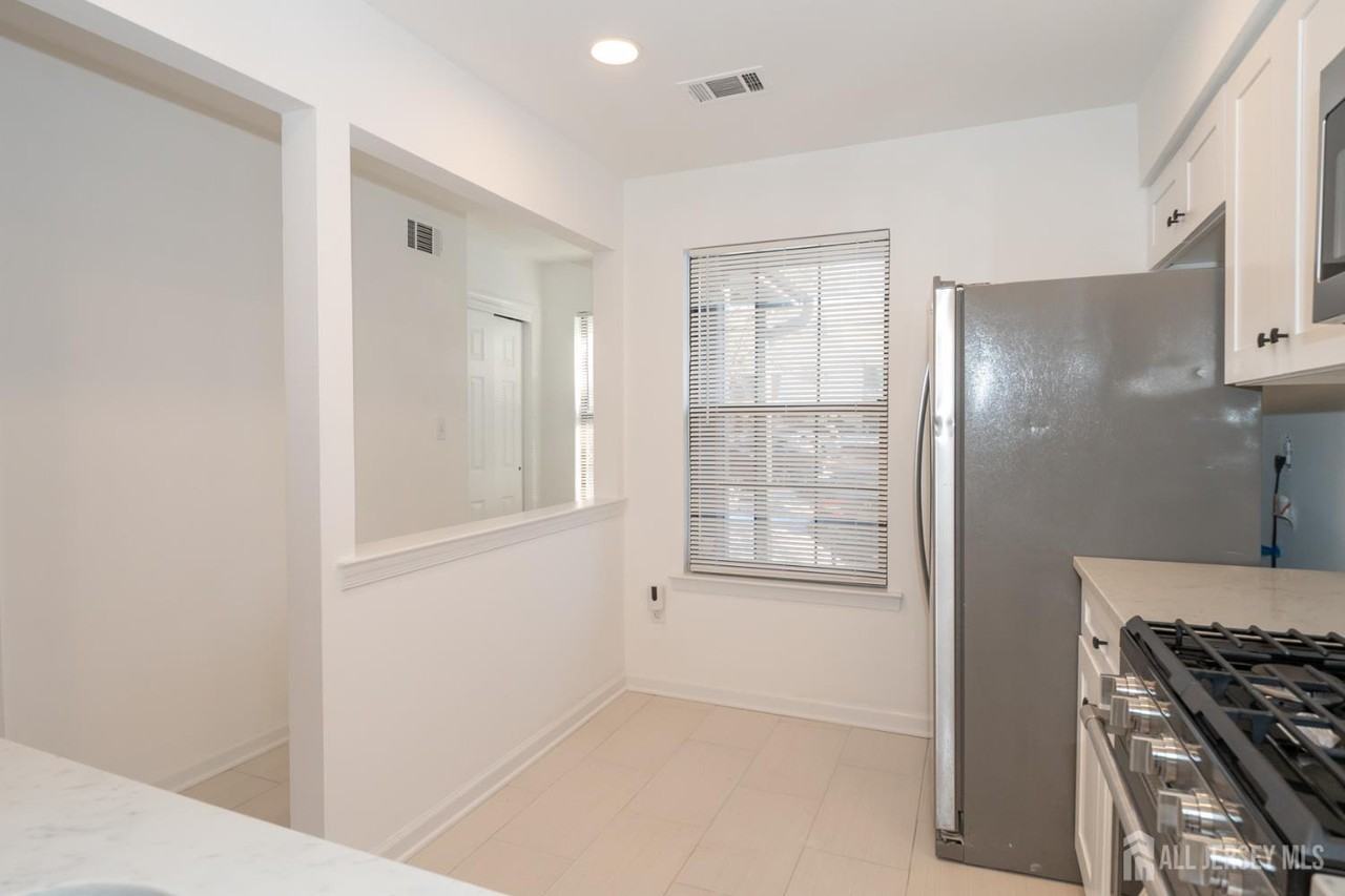 801 Woodbridge Commons Way - Photo 4 of 33