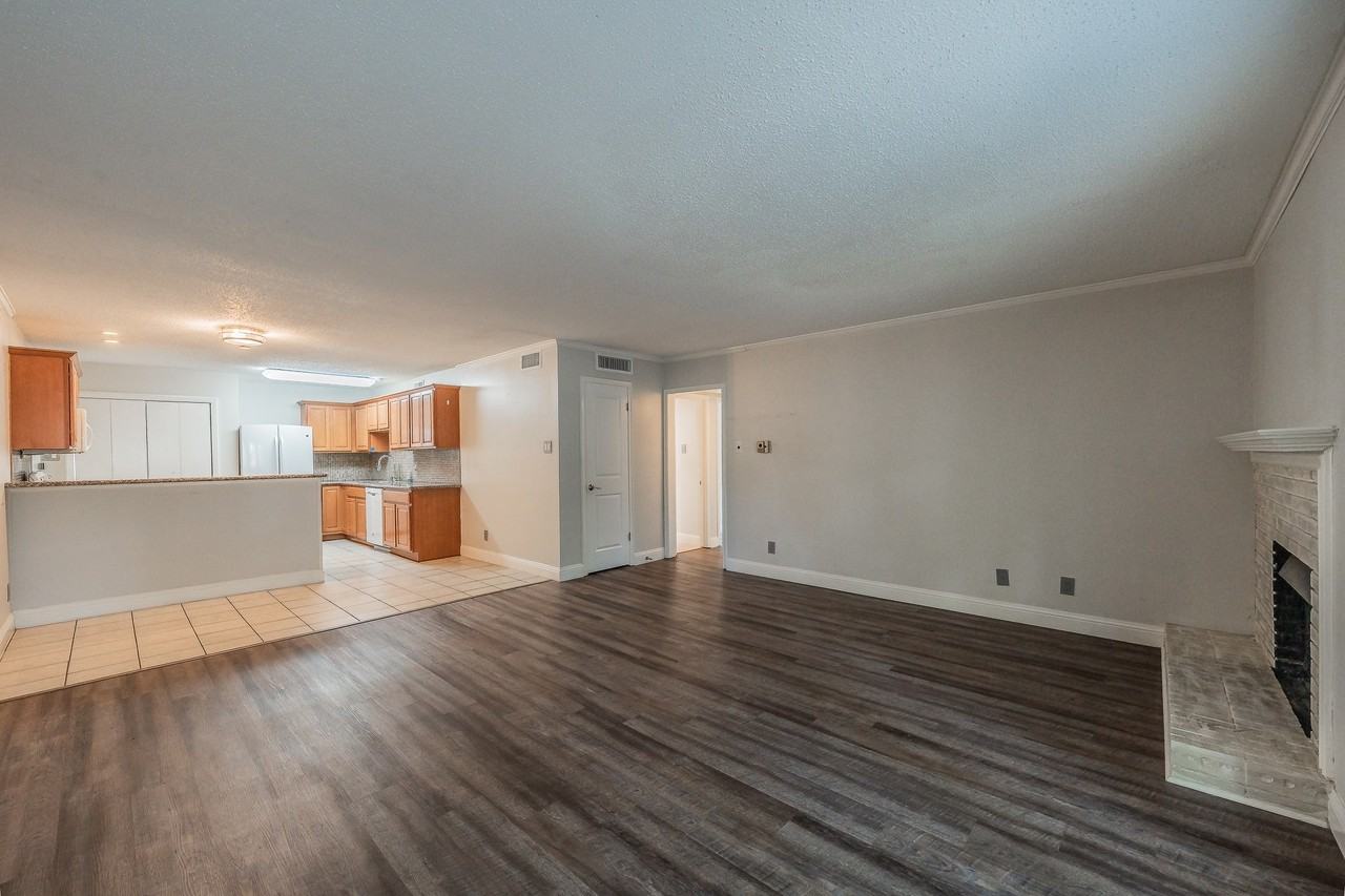 7706 Meadow Rd - Photo 4 of 35
