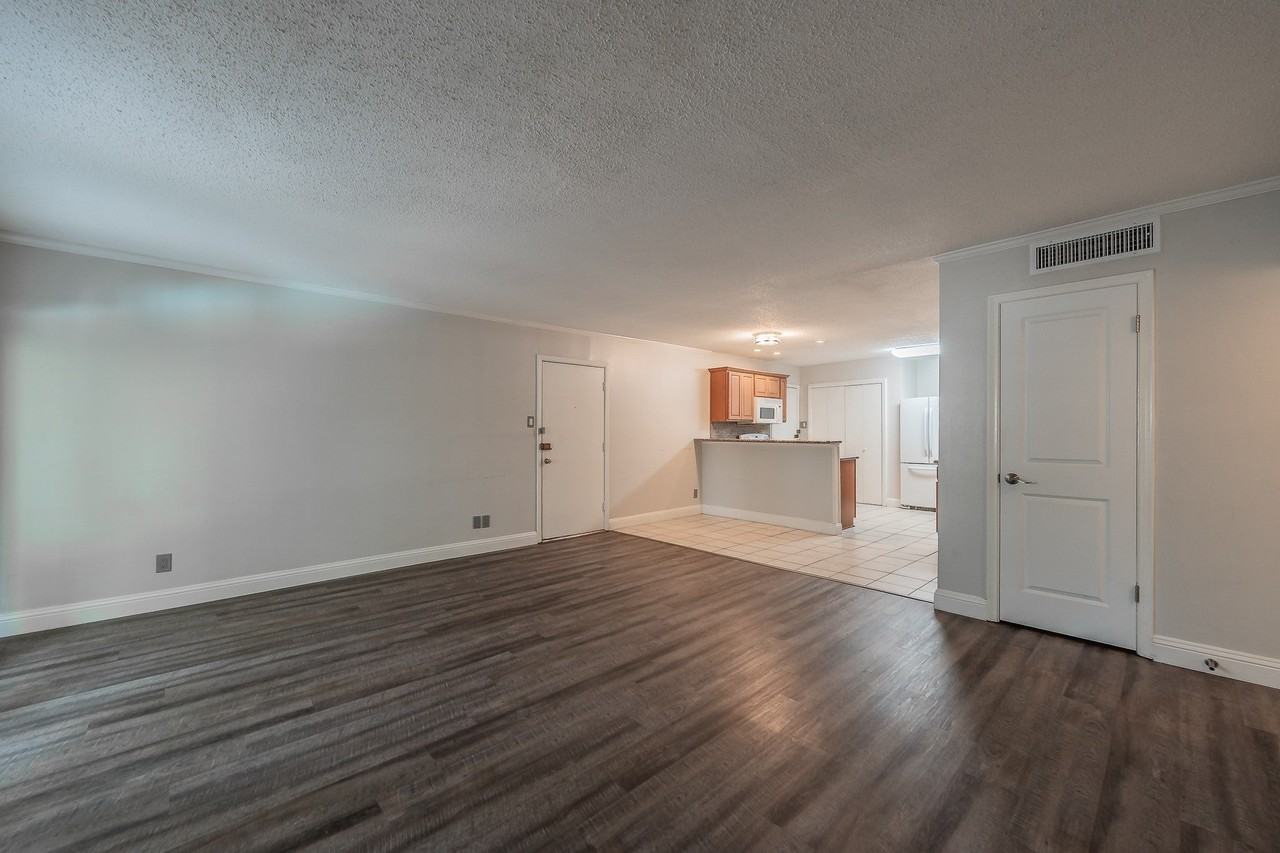 7706 Meadow Rd - Photo 5 of 35
