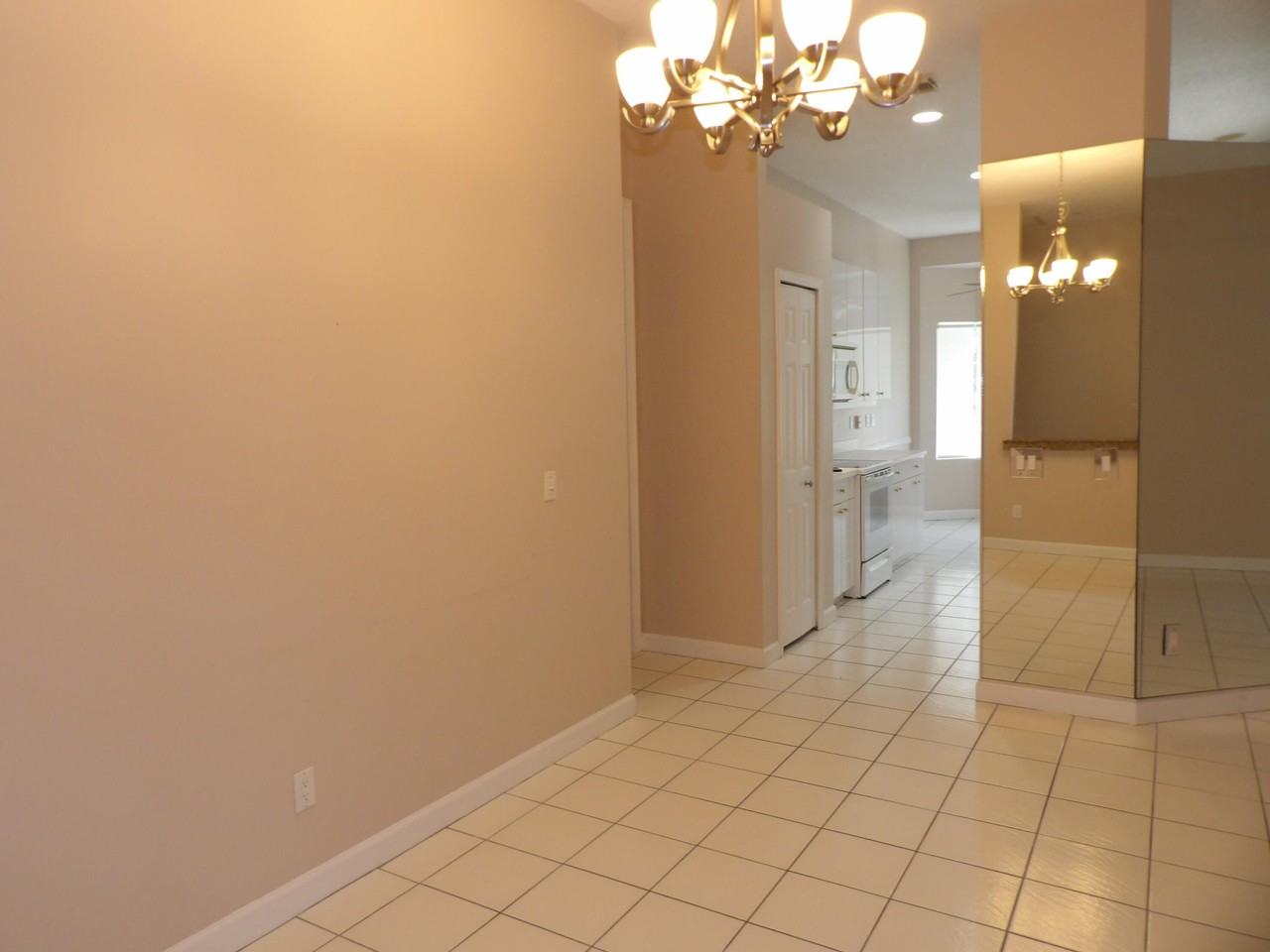 557 Sw New Castle Cv - Photo 4 of 21