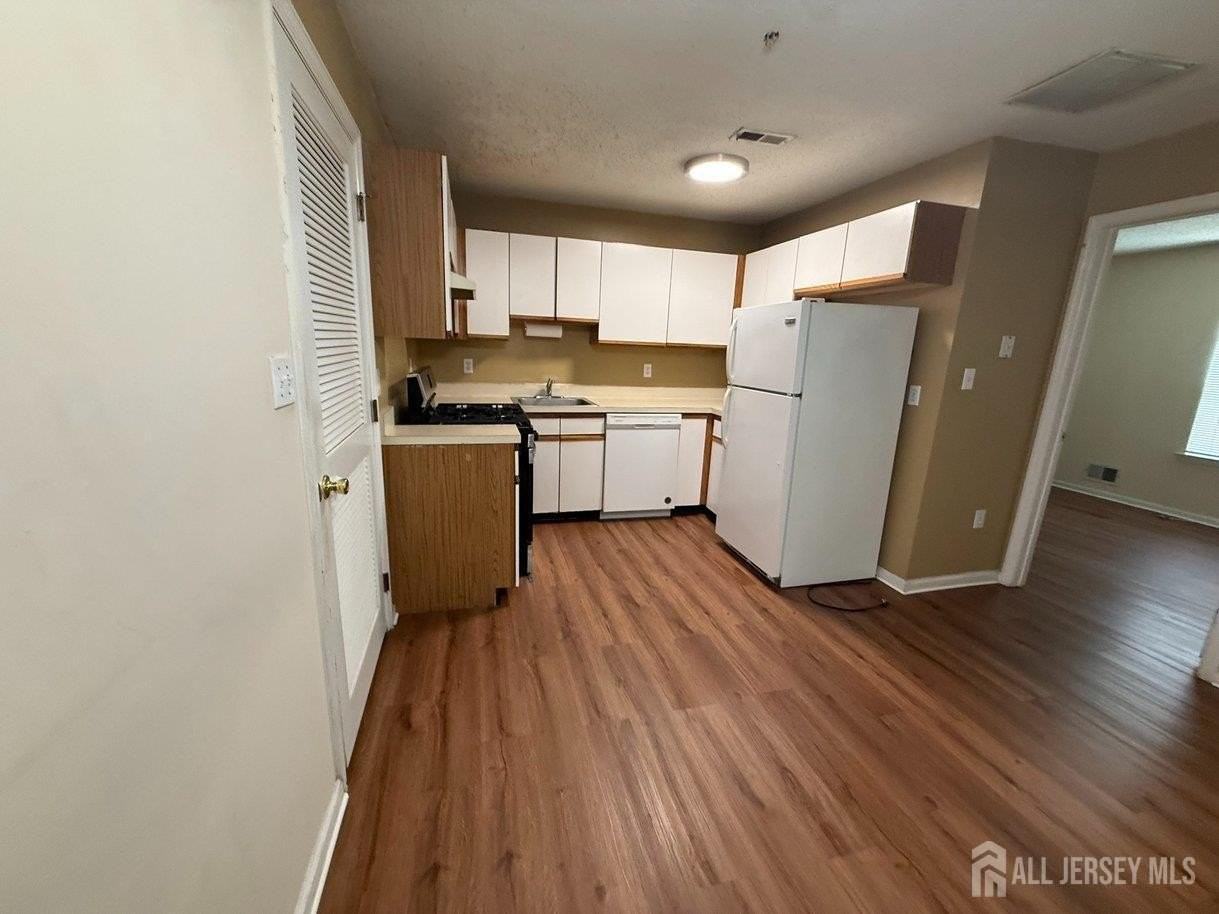 18 Guisborough Way - Photo 4 of 11