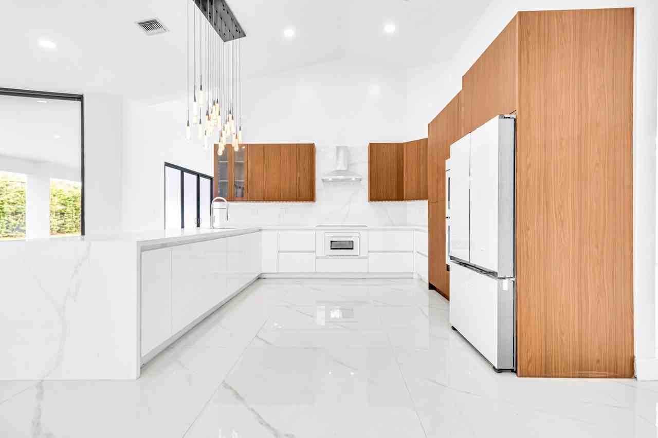 5740 Sw 33rd Ter - Photo 3 of 20