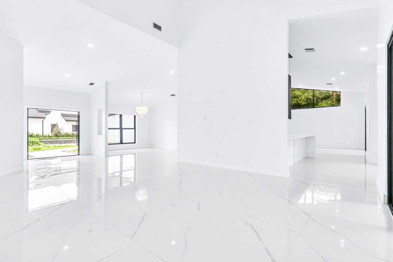 5740 Sw 33rd Ter - Photo 6 of 20