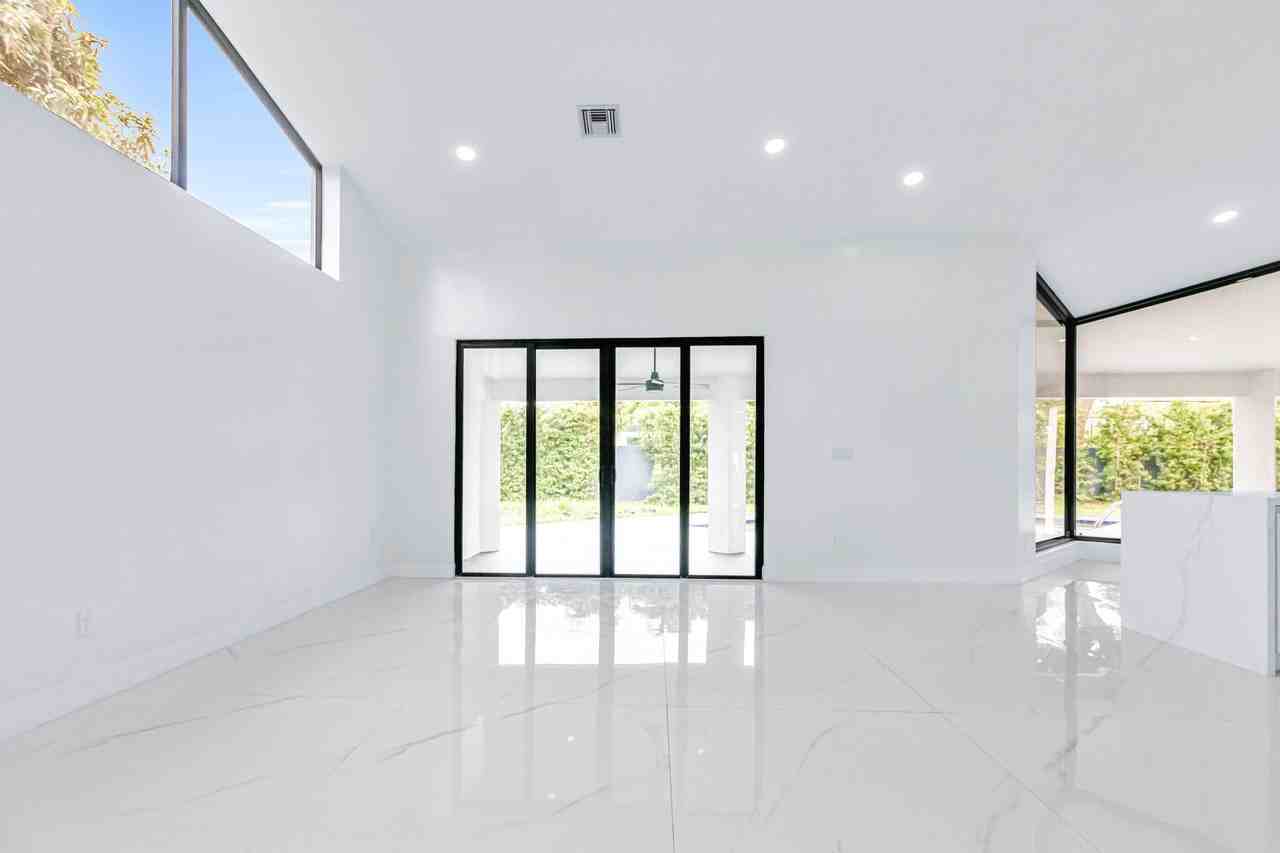 5740 Sw 33rd Ter - Photo 7 of 20