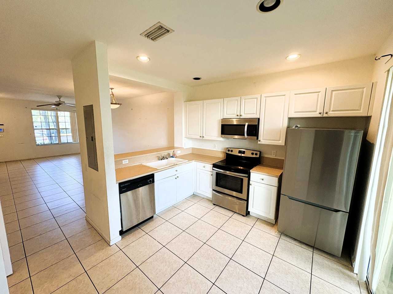 721 Nw 42nd Ave - Photo 7 of 25