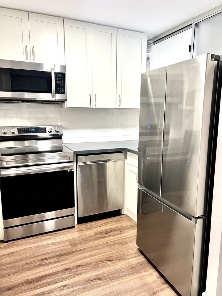 555 University Ave #1 - Photo 3 of 11