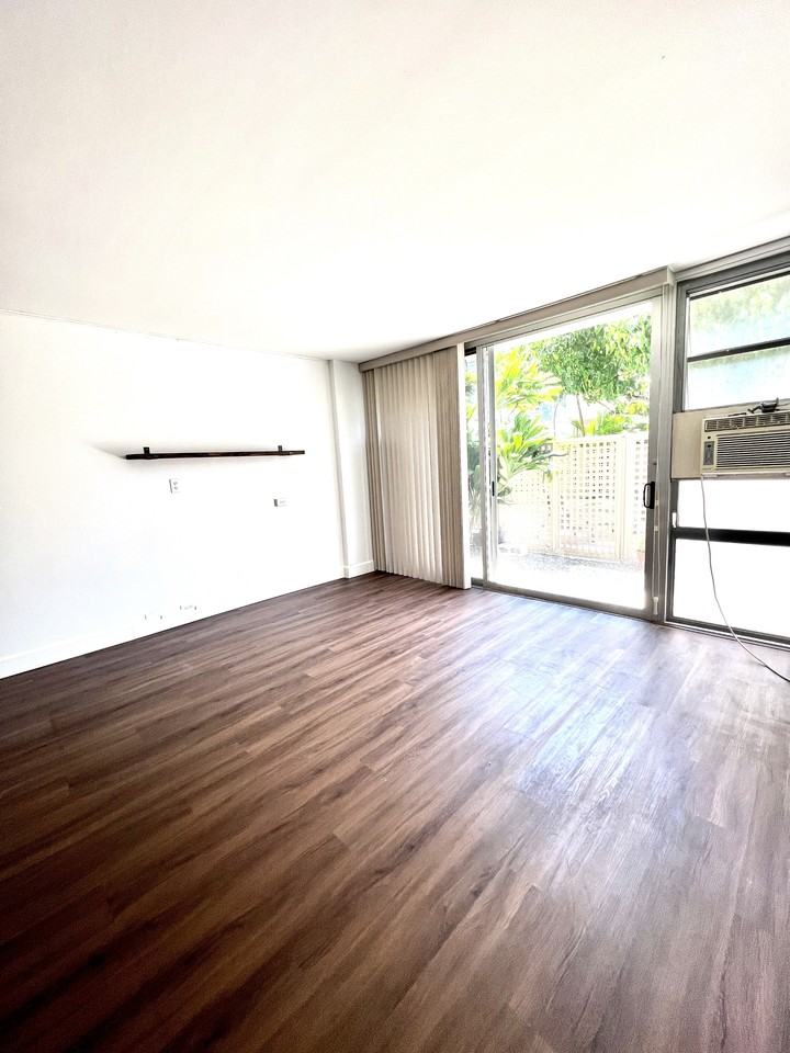 555 University Ave #1 - Photo 4 of 11