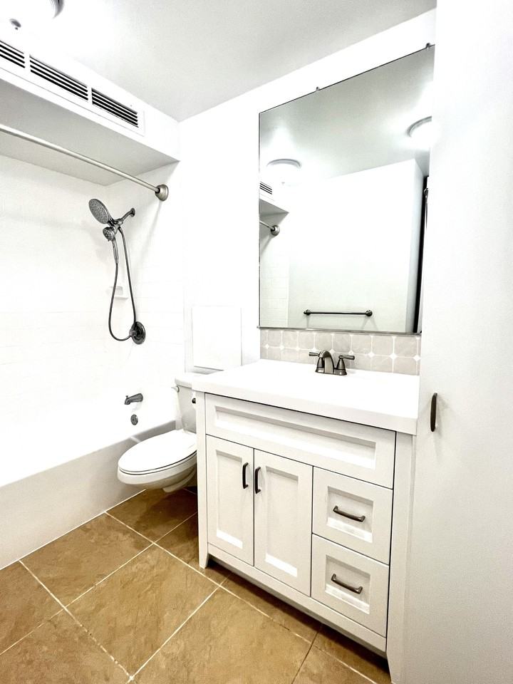 555 University Ave #1 - Photo 5 of 11