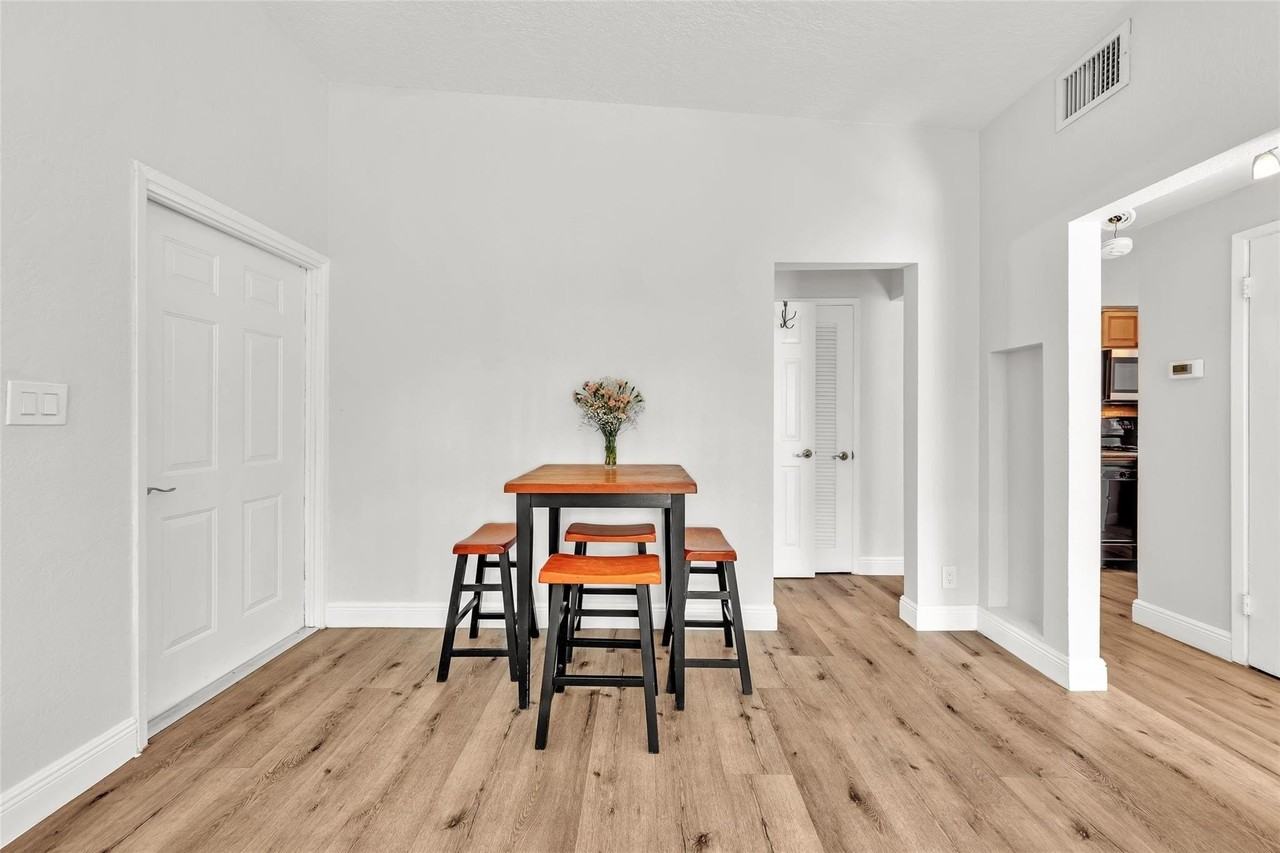 805 Ne 17th Ave #4 - Photo 5 of 24