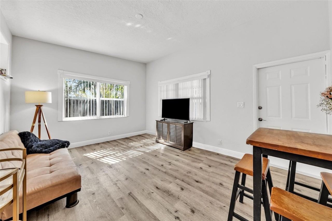 805 Ne 17th Ave #4 - Photo 7 of 24