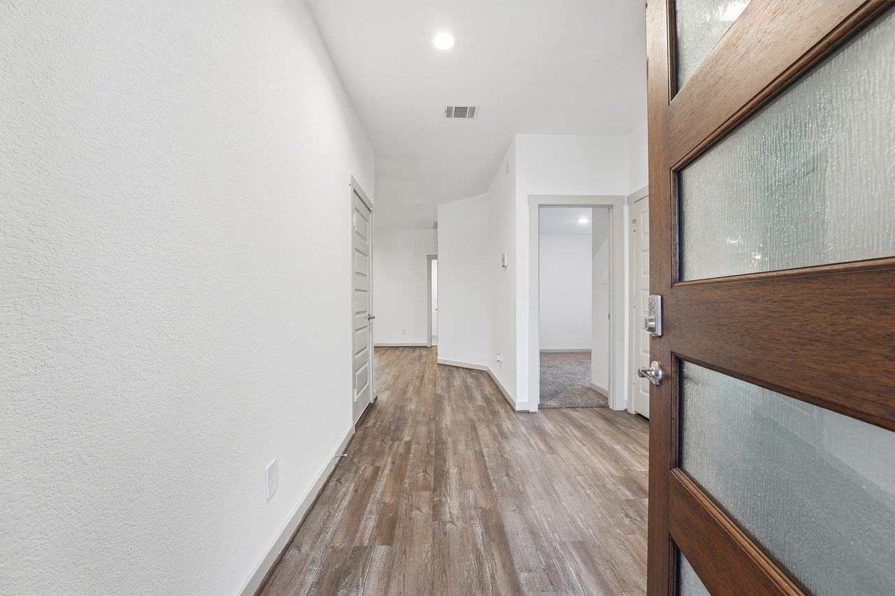 6814 Bradford Terrace Rd - Photo 3 of 34