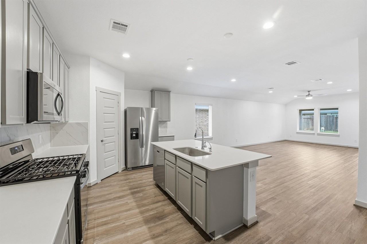 6814 Bradford Terrace Rd - Photo 5 of 34