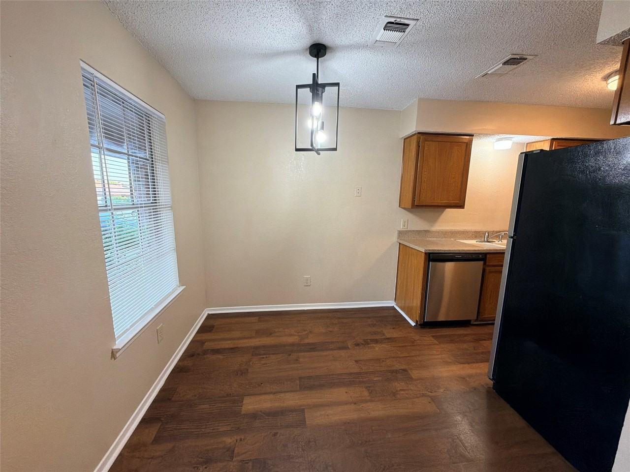 5804 Tinsley Dr - Photo 5 of 16