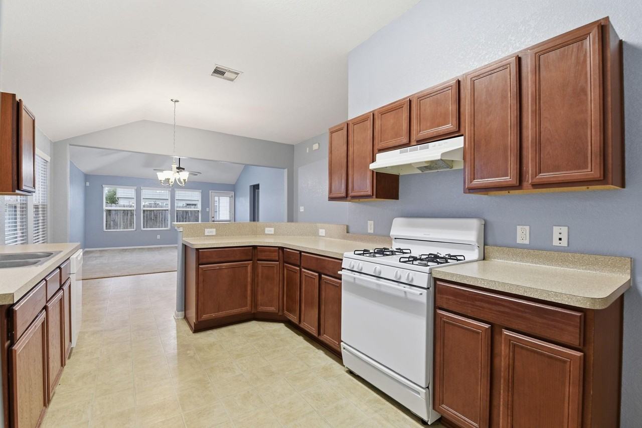 16763 N Blue Jay Dr - Photo 4 of 19