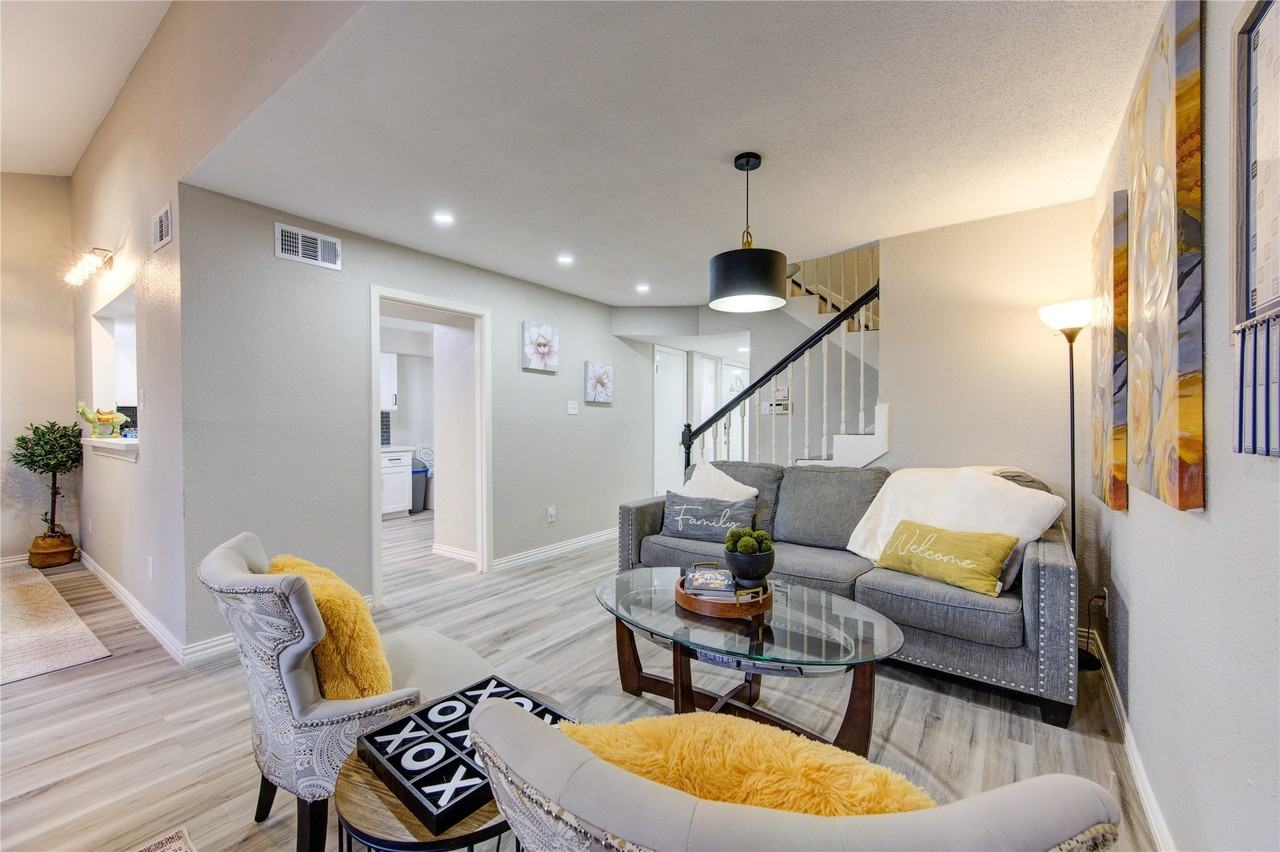 7373 Antoine Dr - Photo 3 of 26