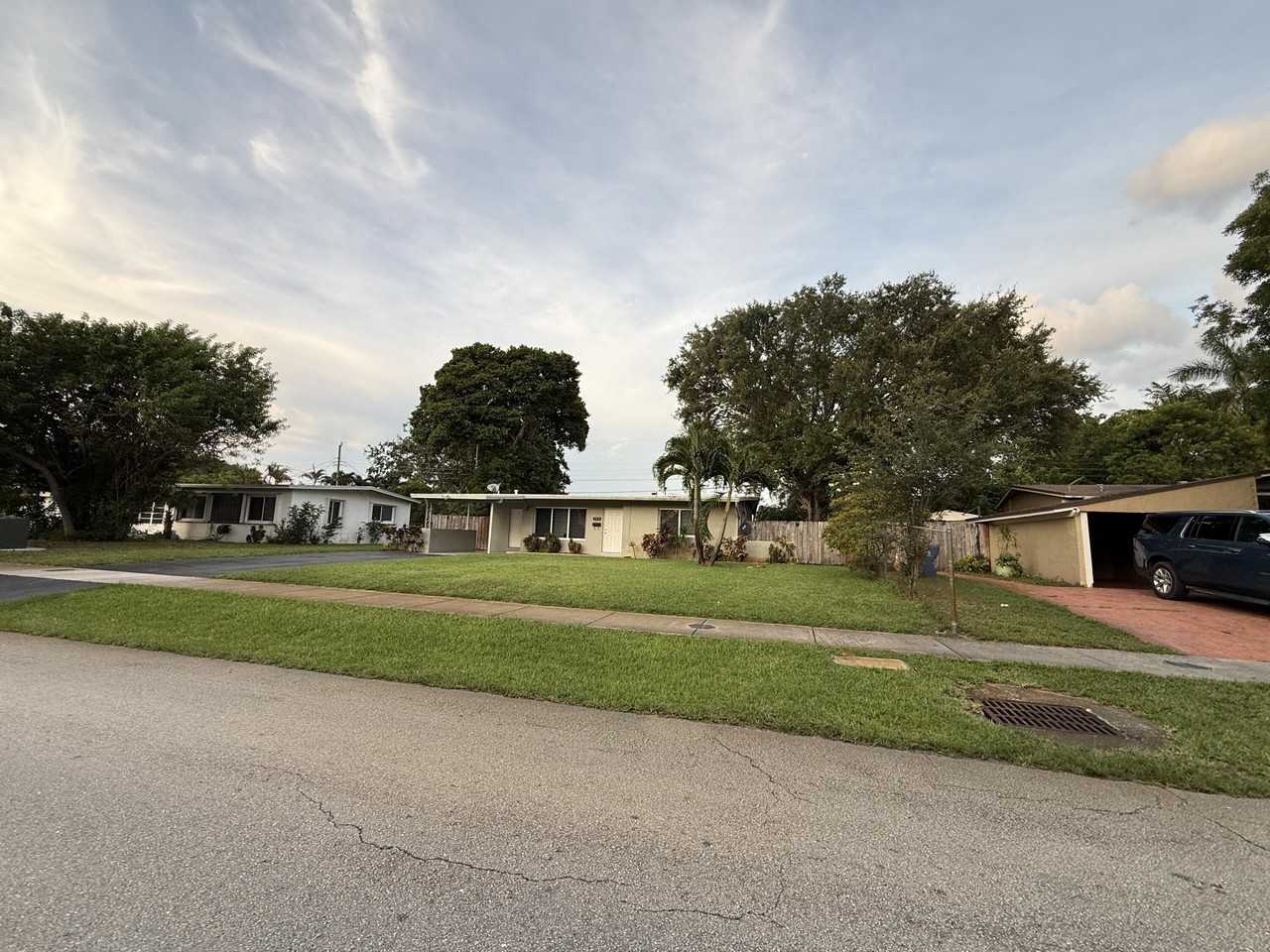 2316 Sw 35th Ave - Photo 3 of 31