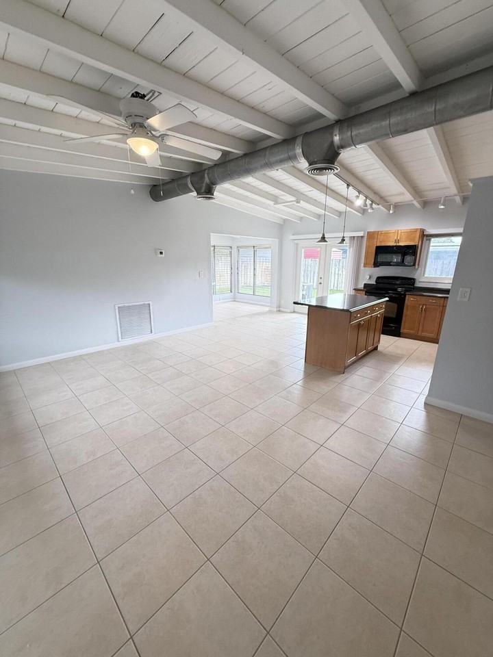 2316 Sw 35th Ave - Photo 7 of 31