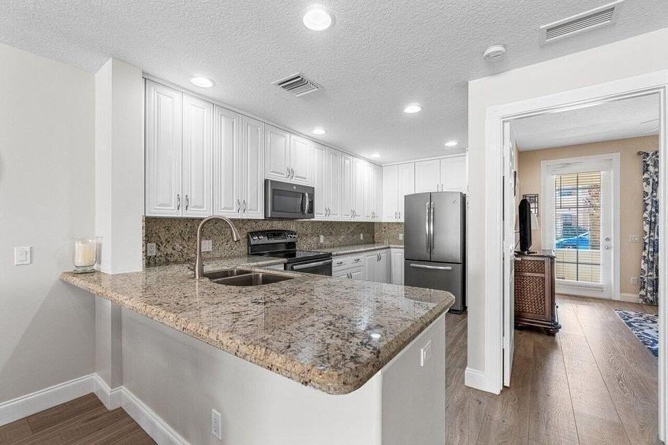 4506 Illicium Dr - Photo 4 of 38
