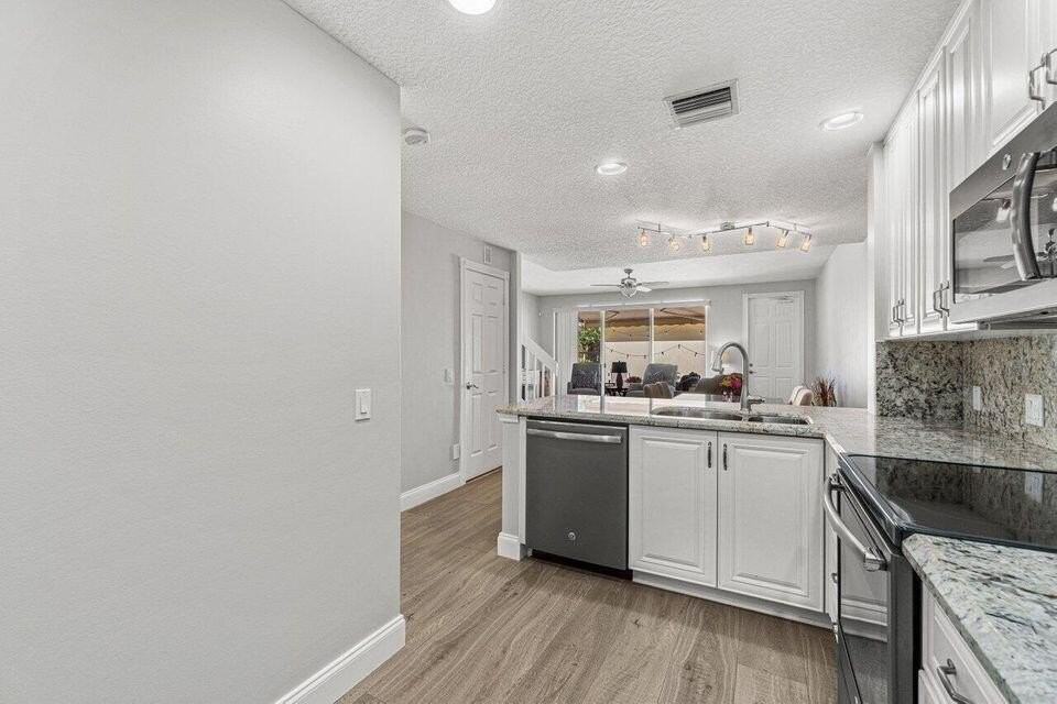4506 Illicium Dr - Photo 6 of 38