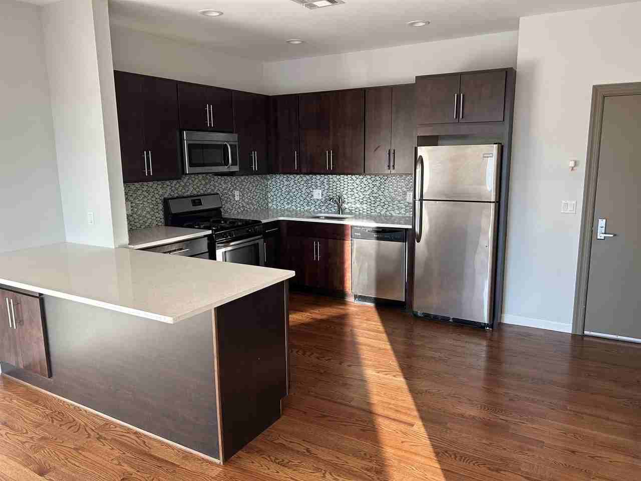 186 Broadway - Photo 6 of 10