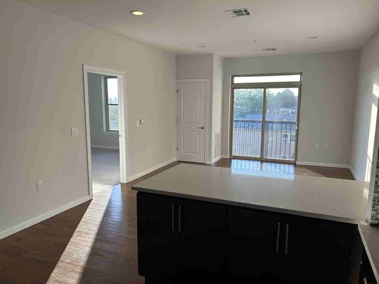 186 Broadway - Photo 7 of 10