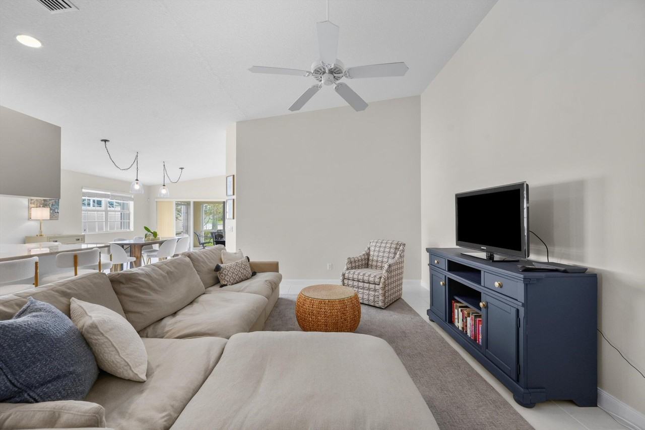 3136 Verdmont Ln - Photo 3 of 18