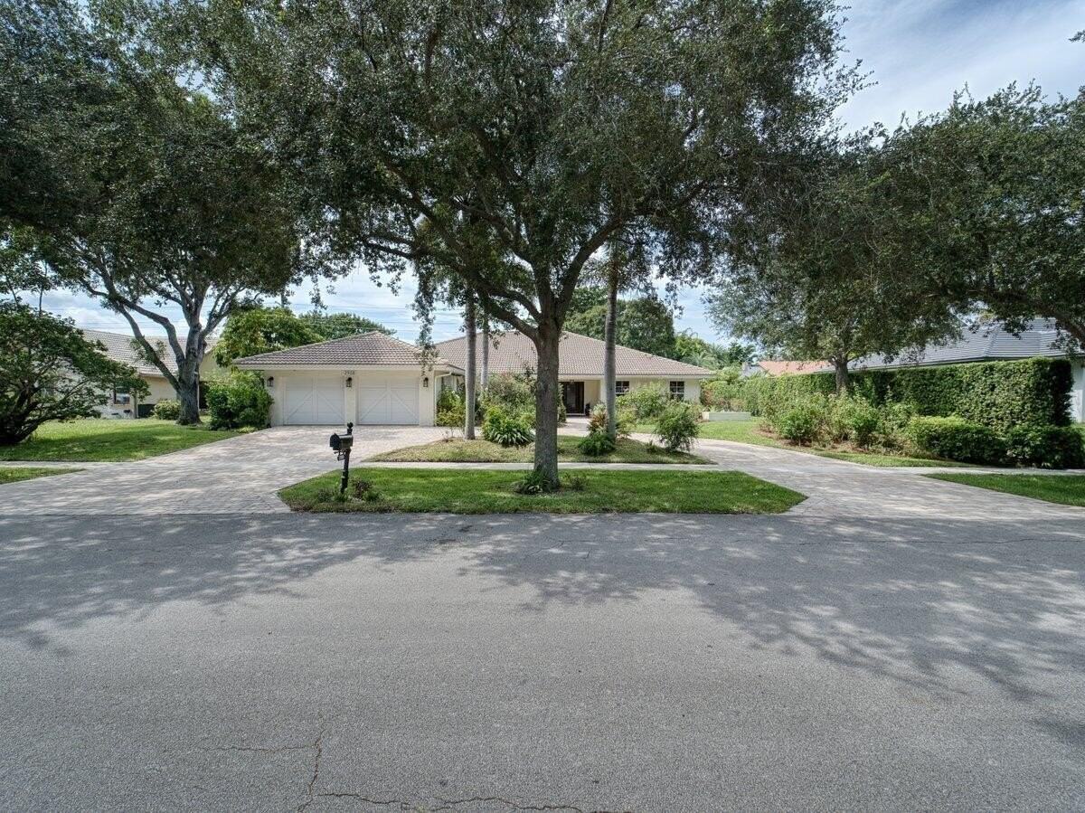 2908 Banyan Boulevard Cir Nw - Photo 2 of 50