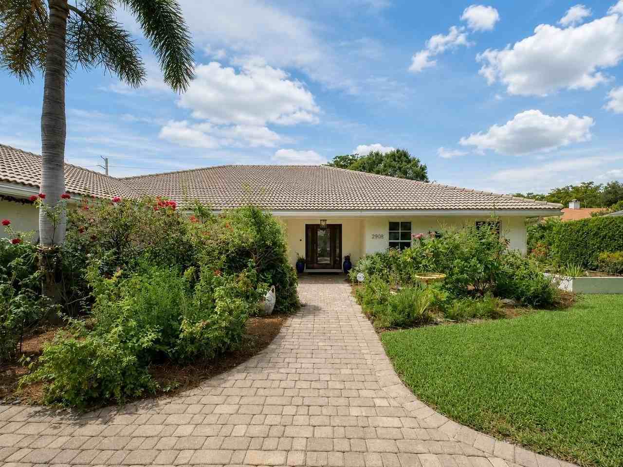 2908 Banyan Boulevard Cir Nw - Photo 3 of 50