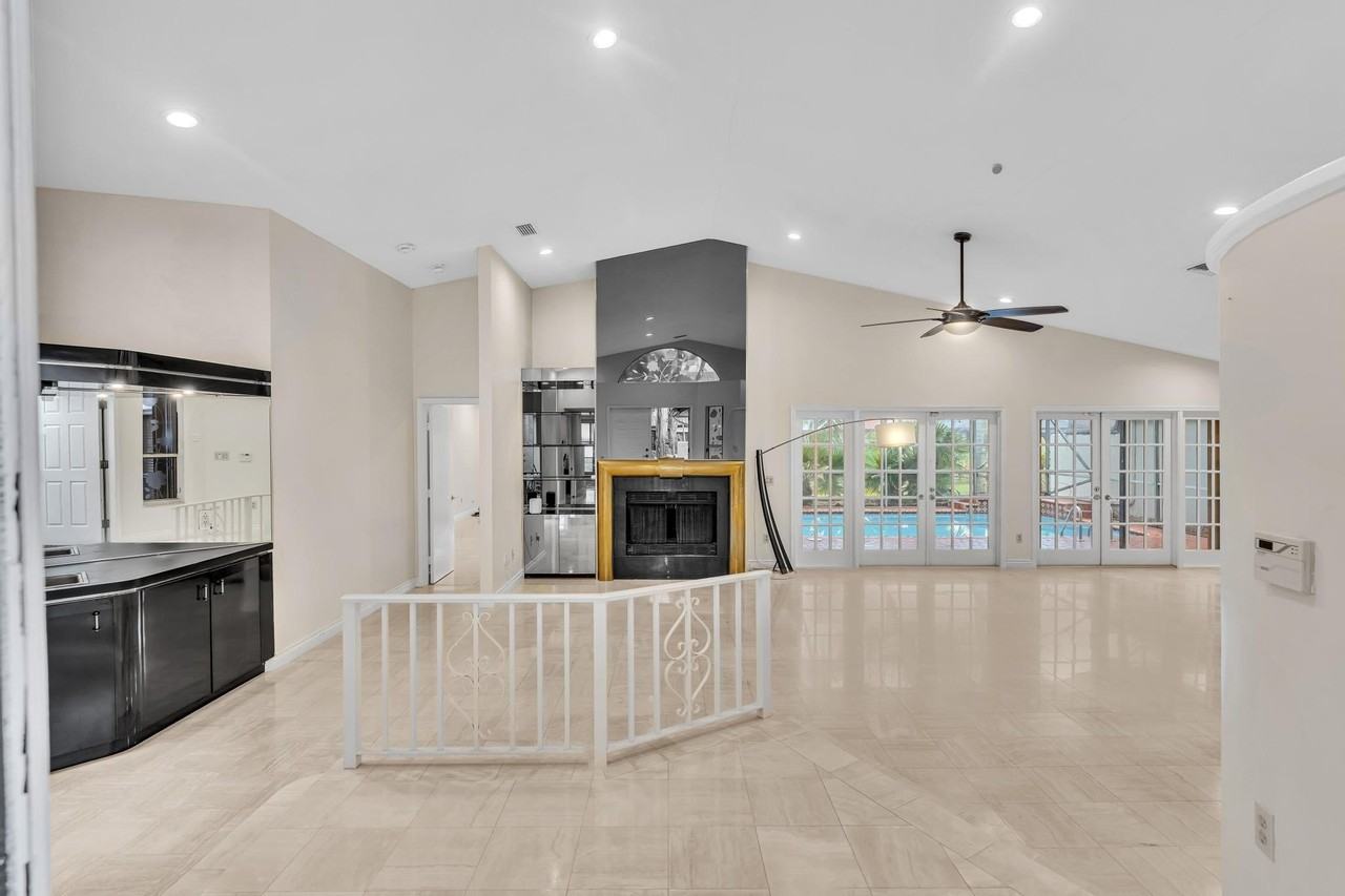 22595 Esplanada Cir W - Photo 7 of 50