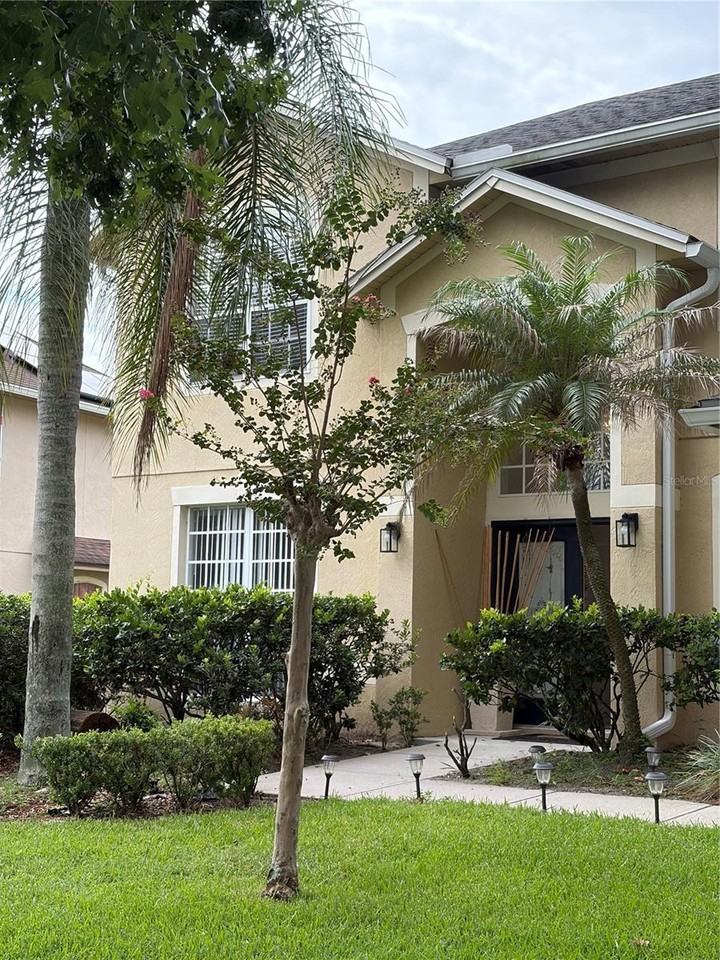 8040 Solitaire Ct - Photo 3 of 9