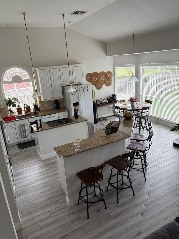 8040 Solitaire Ct - Photo 7 of 9