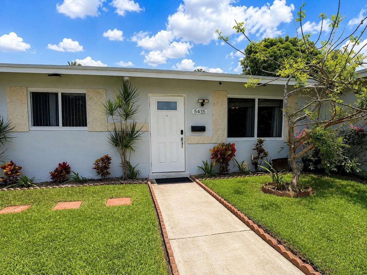 5435 Nw 17th Ct - Photo 3 of 11