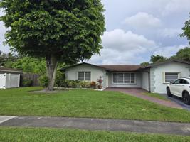 featured image of 939 Hibiscus Dr