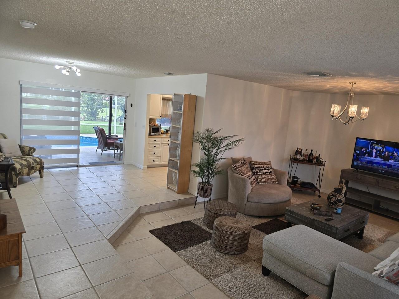 939 Hibiscus Dr - Photo 2 of 34