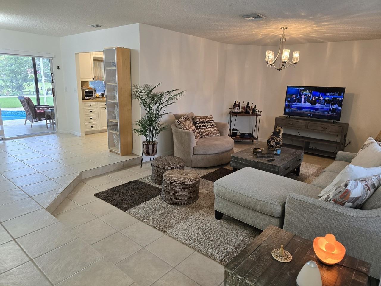 939 Hibiscus Dr - Photo 5 of 34