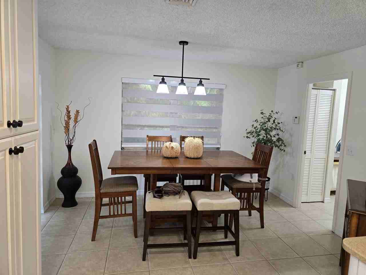 939 Hibiscus Dr - Photo 7 of 34