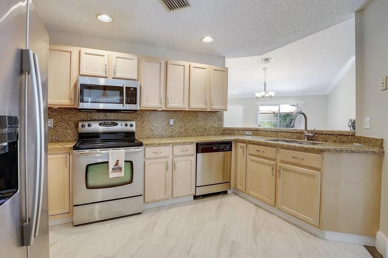 13284 Majestic Pine Ct - Photo 3 of 29