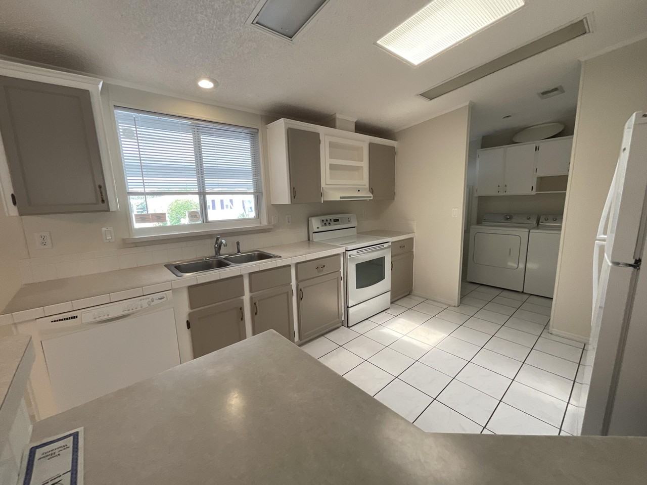 827 Sunglow St - Photo 3 of 31