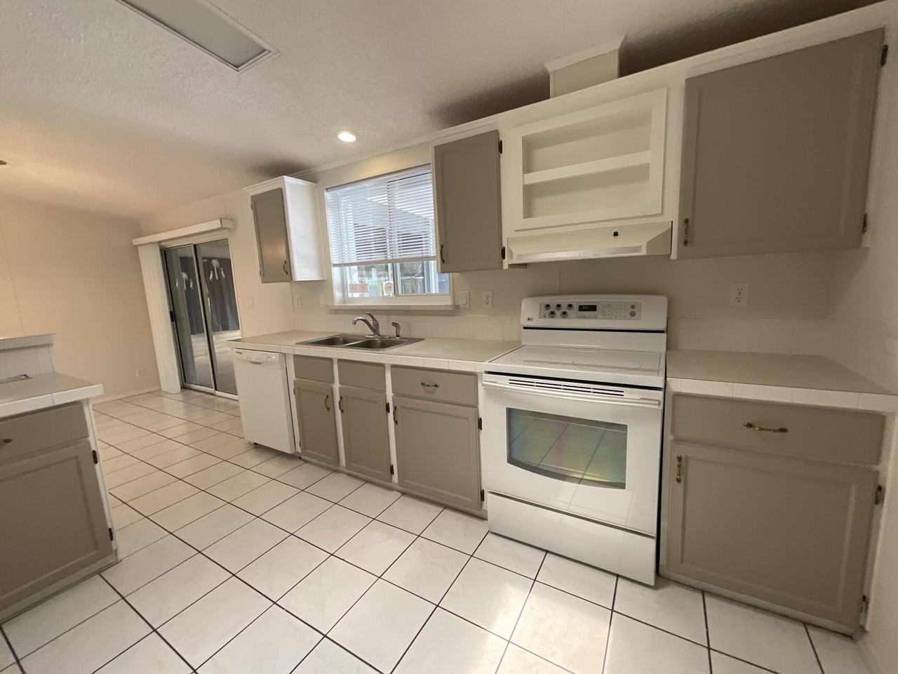 827 Sunglow St - Photo 5 of 31